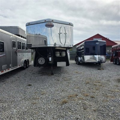 2005 Sundowner 3 HORSE Trailer