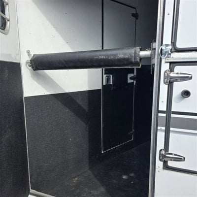 2005 Sundowner 3 HORSE Trailer