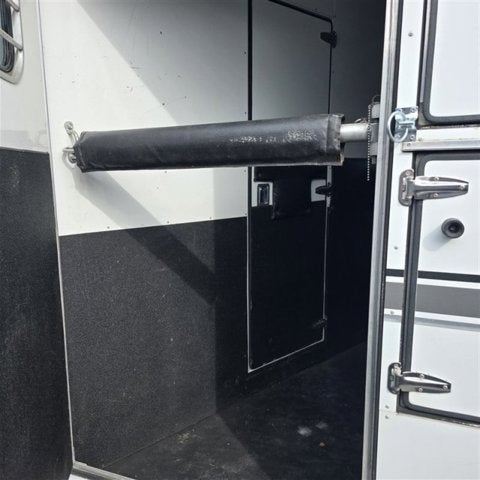 2005 Sundowner 3 HORSE Trailer