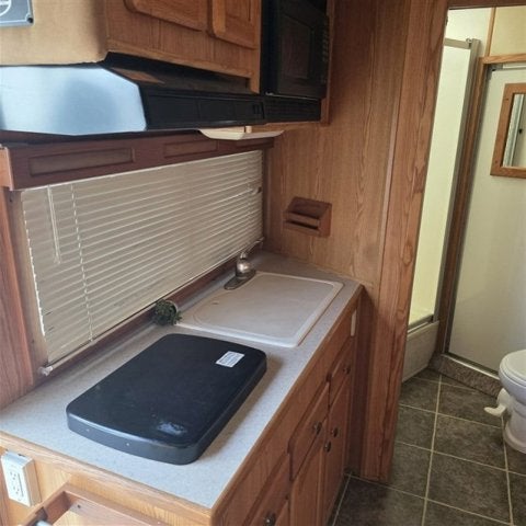 2005 Sundowner 3 HORSE Trailer