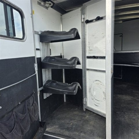 2005 Sundowner 3 HORSE Trailer