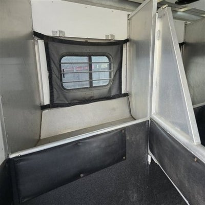 2005 Sundowner 3 HORSE Trailer