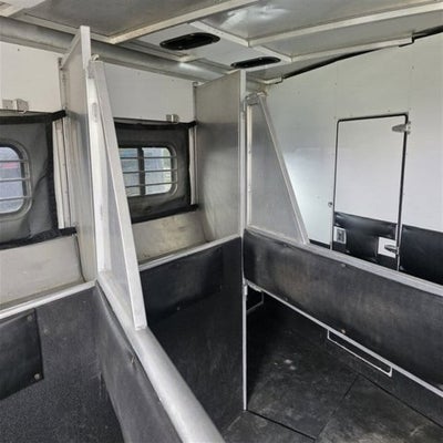 2005 Sundowner 3 HORSE Trailer