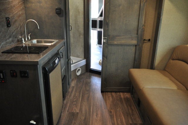 2027 SHADOW 69236S Living Quarters