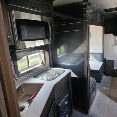 2024 Exiss 3 HORSE LIVING QUARTERS