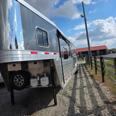 2024 Exiss 3 HORSE LIVING QUARTERS