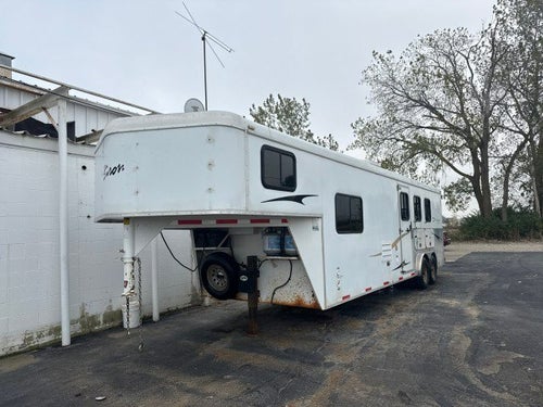 2010 Bison 4 HORSE LQ Trailer