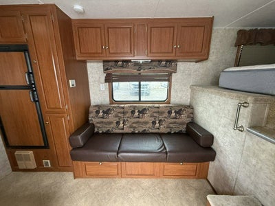 2010 Bison 4 HORSE LQ Trailer