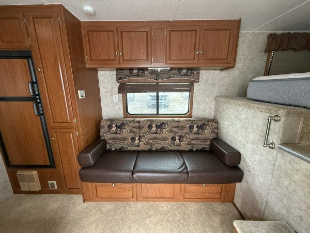 2010 Bison 4 HORSE LQ Trailer