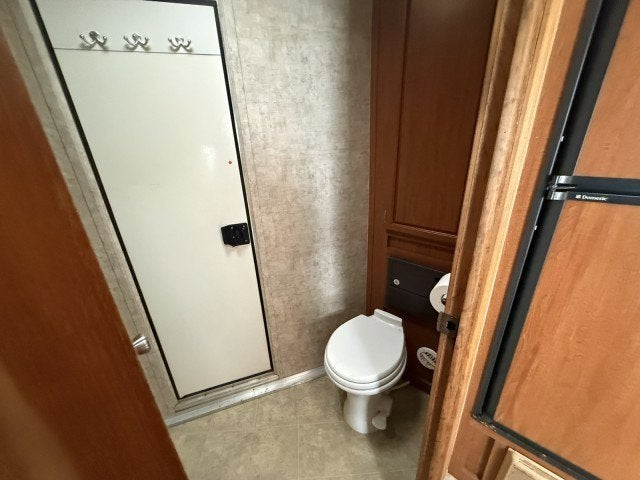 2010 Bison 4 HORSE LQ Trailer