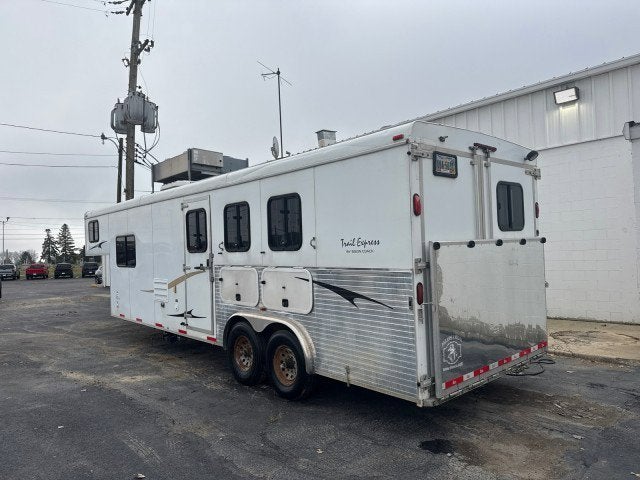 2010 Bison 4 HORSE LQ Trailer
