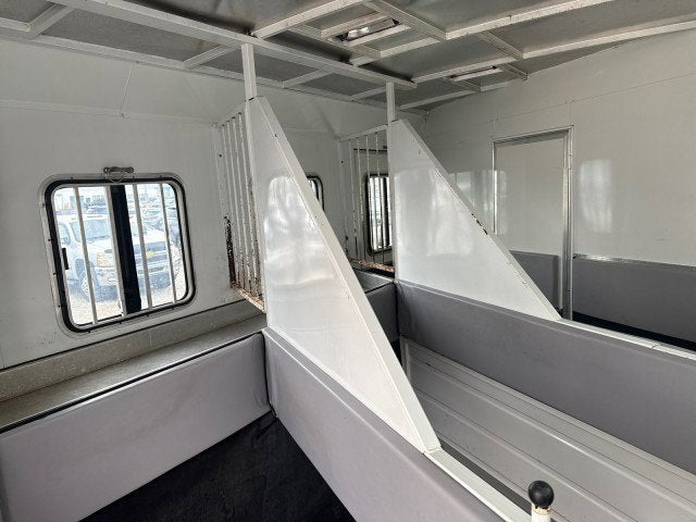 2010 Bison 4 HORSE LQ Trailer