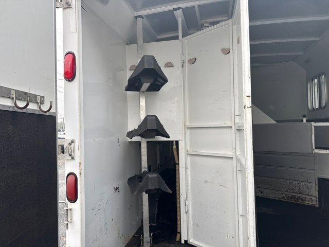 2010 Bison 4 HORSE LQ Trailer