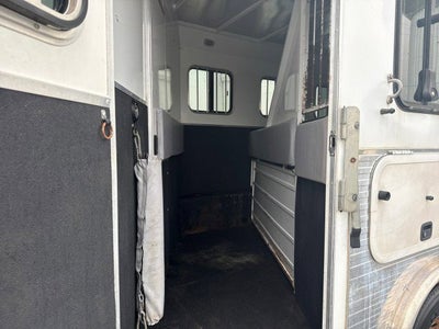 2010 Bison 4 HORSE LQ Trailer