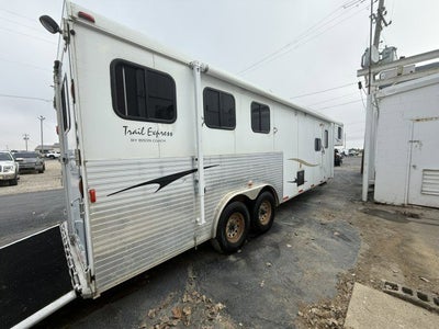 2010 Bison 4 HORSE LQ Trailer