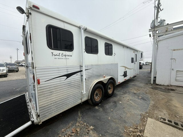 2010 Bison 4 HORSE LQ Trailer