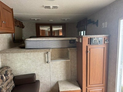 2010 Bison 4 HORSE LQ Trailer