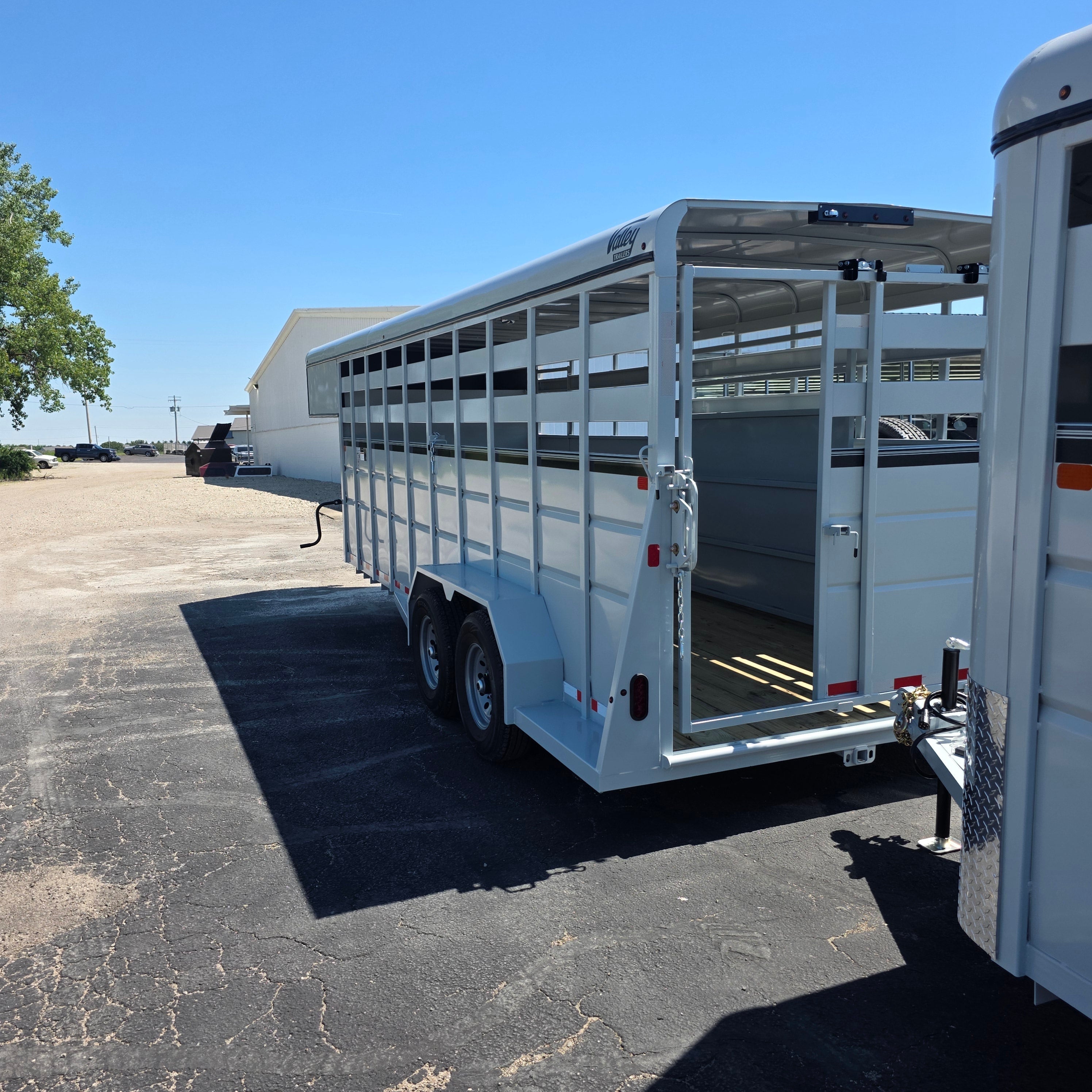 2027 VALLEY TRAILERS 6'8 X 20' GOOSE NECK Base